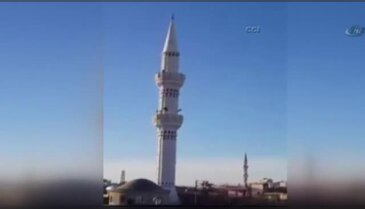 Camiyi tahrip edip hoparlörden şarkı dinlettiler