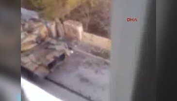 Cizre'de çatışmada yaralanan özel harekat polisine asker böyle siper oldu