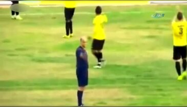 Hakem sahada gözyaşlarını tutamadı