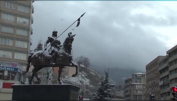 Bursa'da yoğun kar yağışı etkili oluyor!