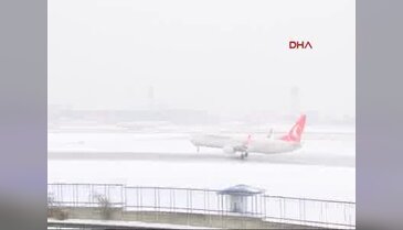 Atatürk Havalimanı'nda kar