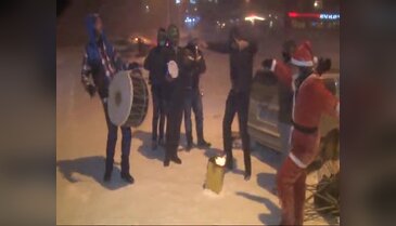 Bursa Uludağ'da Noel Baba'ya çiftetelli oynattılar