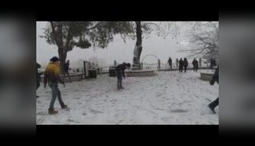 Bursalı çocuklar, karda 'timsah yürüyüşü' yaptı