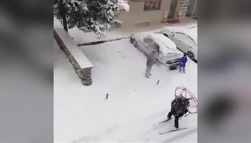 Bursa'da paramotorlu kayak keyfi