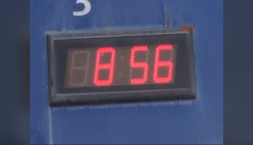 Buzlu kaldırımlarda düşen düşene