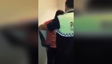 İspanya'da polis Suriyeli çocuğu öldüresiye dövdü