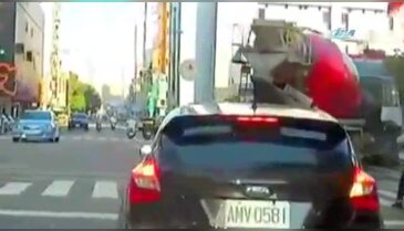 Kamyon engelli şahsı böyle ezdi