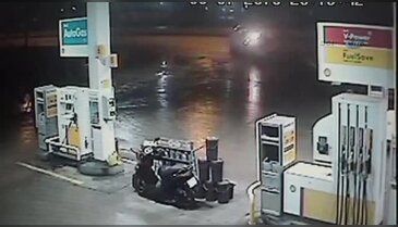 Araç petrol istasyonuna böyle uçtu