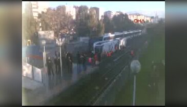 İzmir'de metro kazası; yaralılar var