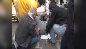 Bursa'da bıçaklı, sopalı boşanma kavgası: 3 yaralı