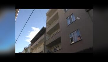 Bursa'da baz istasyonu mahalleliyi ayağa kaldırdı, çatı katlarından aşağı tahta atılar