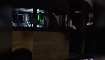 Park halindeki minibüs yandı