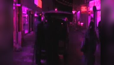 Oğlunu ve kız arkadaşını yaraladı