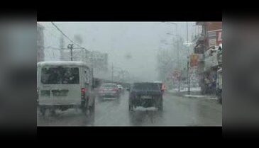 Bursa'da kar yağışı trafiği felç etti