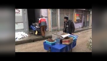 Bursa'da kar yağdı, kestanecilerin yüzü güldü