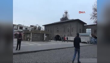 Sur'da cami hoparlöründen teröristlere 'teslim olun' çağrısı