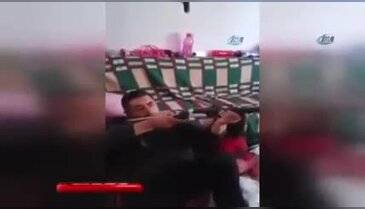Çocuklarına tüfek doğrultan baba!