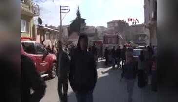 İzmir'de tek katlı evde patlama: 1 ölü, 2 yaralı