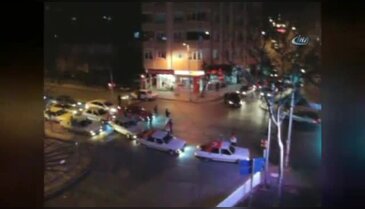 Yolu trafiğe kapatıp 'drift' yaptılar