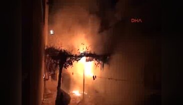 Gözyaşları içinde evinin yanışını izledi