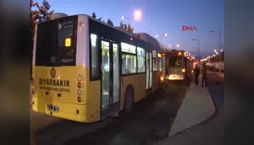 Belediye ait 2 yolcu otobüsü kurşunlandı