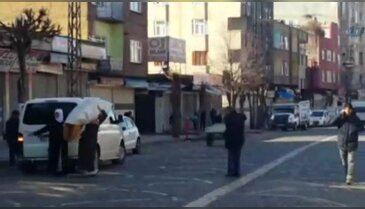 Teröristler hendek kazdı: İlçe dışına göç başladı