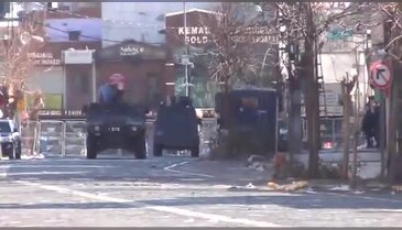 Diyarbakır Sur'da çatışma: Üç askerimiz şehit, üç asker yaralı