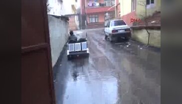 Liseli genç, güneş enerjisi ile çalışan otomobil yaptı