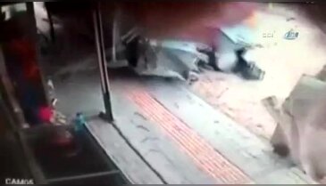 Freni patlayan TIR ortalığı cehenneme çevirdi