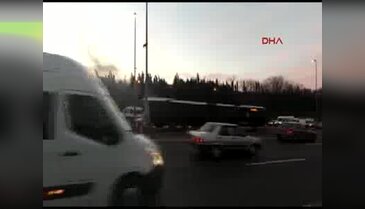İstanbul'da minibüs yandı