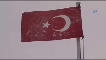 Hudut karakolunda bayrak bile dondu