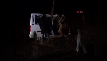 Yolcu midibüsü ile hafif ticari araç kaza yaptı: 26 yaralı
