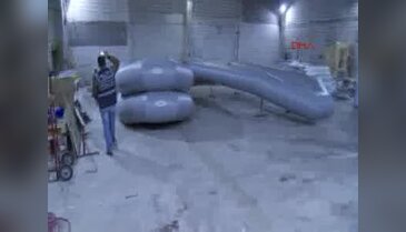 Polisten mülteci botu imalathanelerine baskın