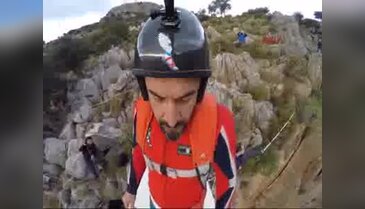 330 Metreden böyle atladı!