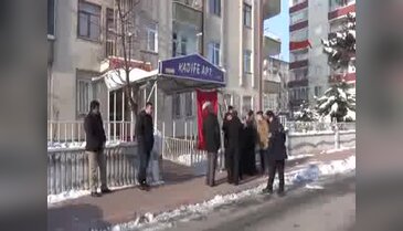 Kayserili şehit polisin baba evine ateş düştü