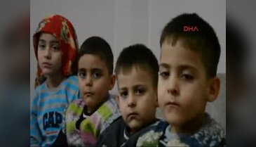 Bursalı Üçüzler, cezaevindeki annelerinin fotoğrafıyla hasret gideriyor