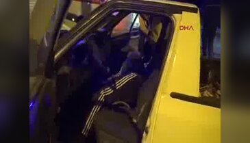 Araçta sıkışan alkollü sürücüyü sağlık ekipleri kurtardı