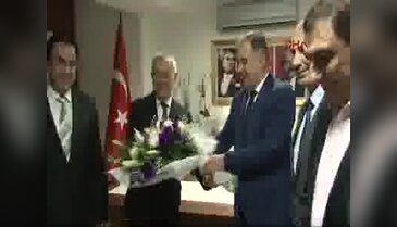 Ak Parti'den CHP'ye çiçekli çikolatalı ziyaret