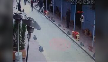 İstanbul'da binanın çökme anı kamerada