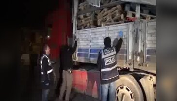 TIR'ın dorsesinde 40 bin paket kaçak sigara ele geçirildi