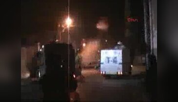 Polise ses bombası attılar
