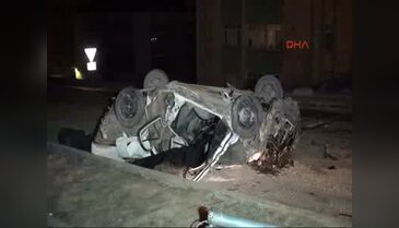 Otomobil aydınlatma direğine çarptı 1 ölü, 1 yaralı