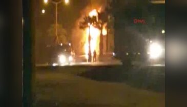 PKK yandaşları yol kesip TIR'ı kundakladı