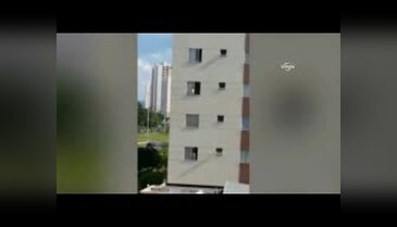 Pencereye çıkan çocuk yürekleri ağza getirdi
