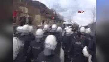 Polisten biber gazlı ve coplu müdahale