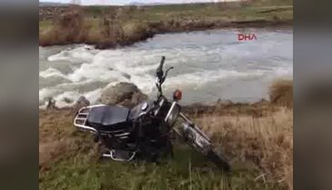 Motosikletiyle derede kayboldu