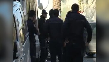 Oğluna iş istedi, beğenmeyince şarjör gösterdi