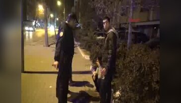 Genç kadın yolda yürürken parasını almaya çalışan kişinin saldırısına uğradı
