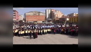 3 bin öğrenci hep birlikte İstiklal Marşı'nın son kıtasını okudu