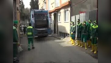 Evinden 10 ton çöp çıktı